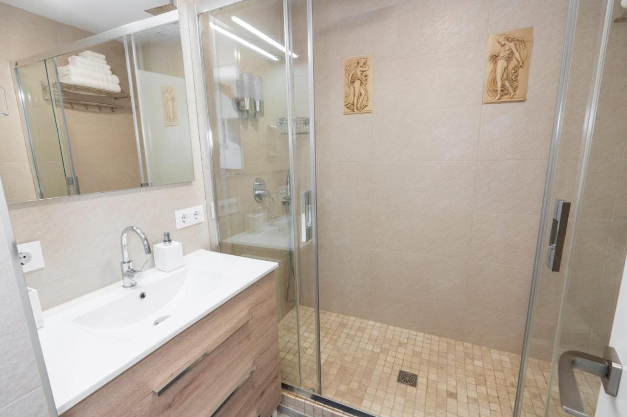 El Estudio De La Playa Benalbeach New 1bd, Piscinas, Playa Y Vistas Al Mar Ref504 Benalmadena